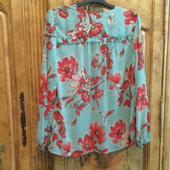 Belle Blouse with Ruffle Shoulders - Picture 2 of 7